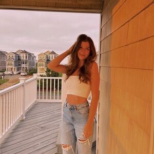 Meet your Posher, Olivia